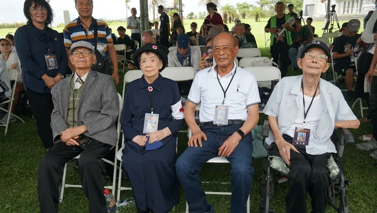 老兵代表前日軍陸軍軍屬楊馥成、前日軍從軍看護婦廖淑霞、前日軍海軍特別志願兵陳金村、前日軍高座少年工葉文懷（由左至右）。翻攝畫面