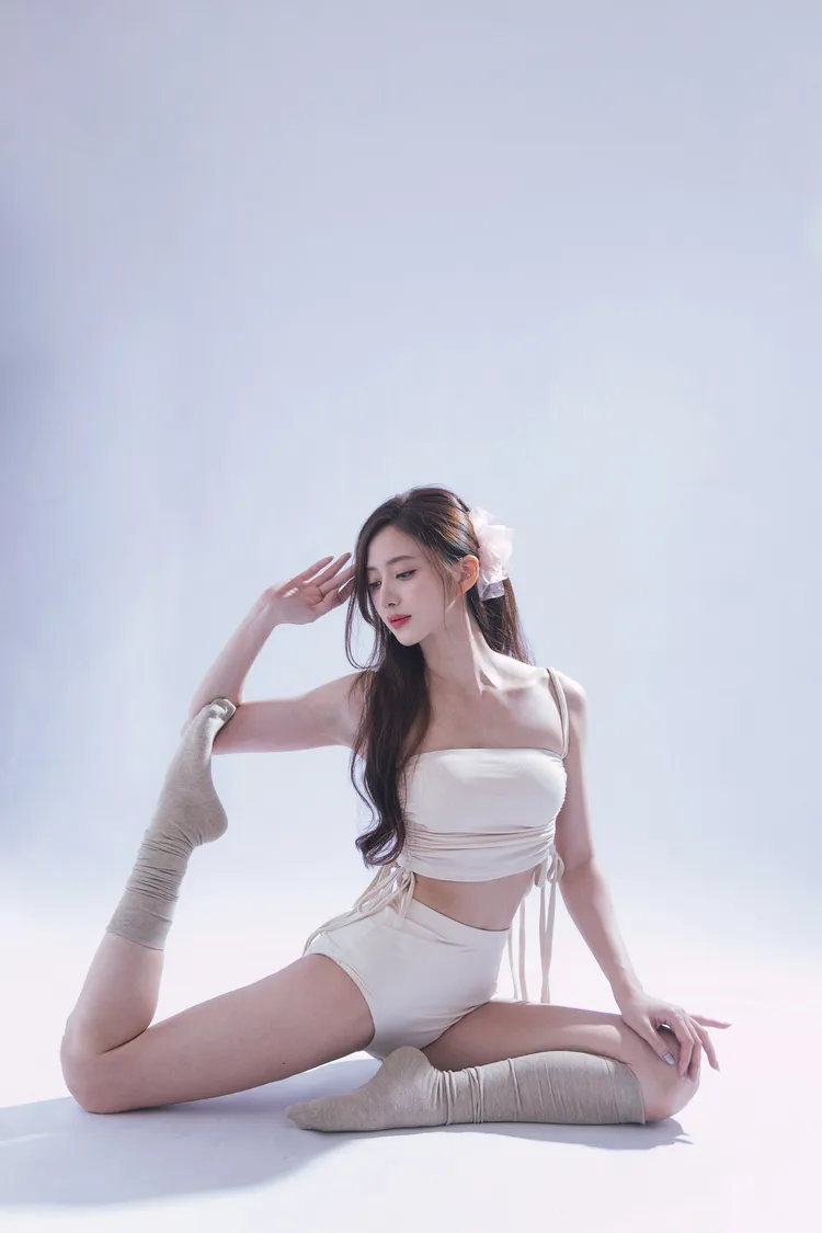 謝翔雅成為空中瑜珈教師。光意娛樂提供