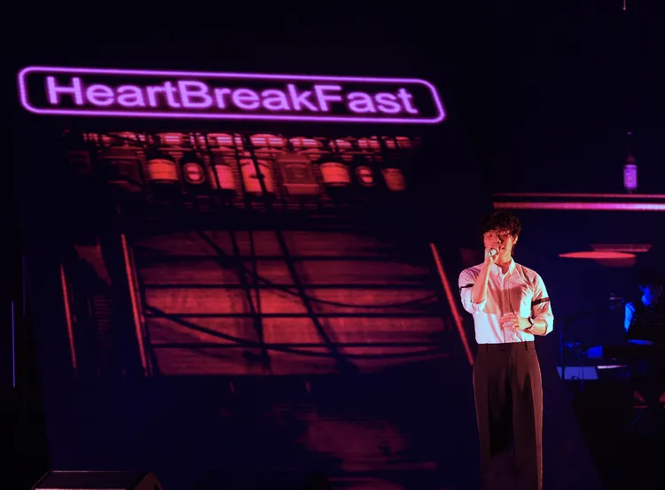 盧廣仲深情演唱。娛樂中心攝