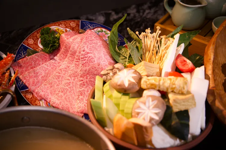 「日本A5和牛翼板」大理石油花、油脂豐富。二本松涮涮屋提供