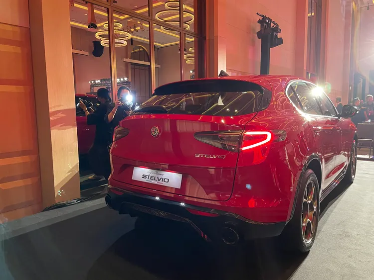 Stelvio休旅車系售價228.9萬元起。林浩昇攝