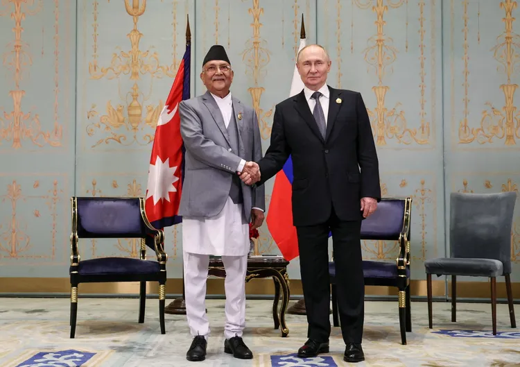 尼泊爾總理奧利（左）月初才參加在中國天津舉行的上合峰會。路透