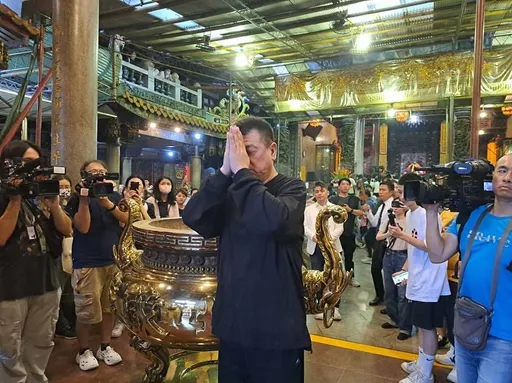 孙德荣将帮于朦胧办法会 他负担所有费用!吁粉丝勿信募款讯息