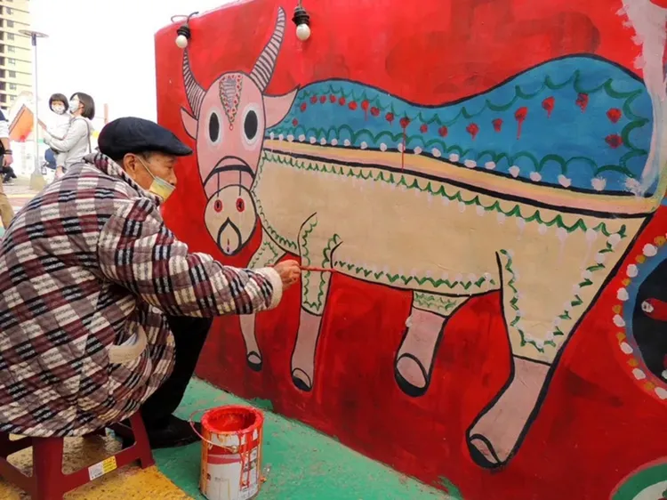 彩虹爺爺黃永阜過世，台中市政府在彩虹眷村設置紀念專區。市府提供