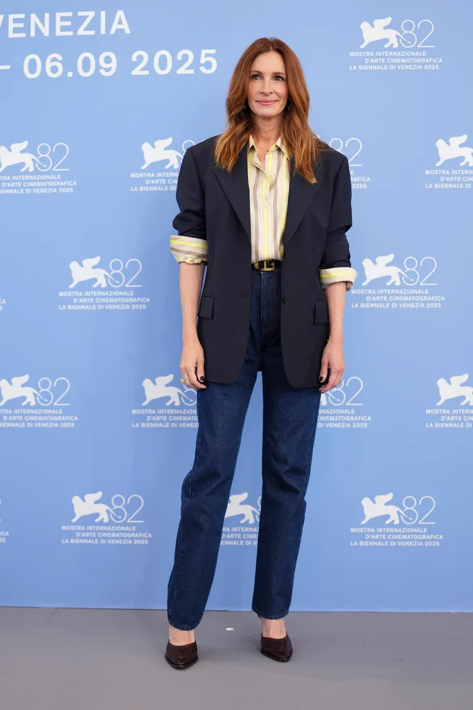 鳳凰女茱莉亞羅伯茲先在威尼斯影展上穿上穿上Versace服裝。美聯社