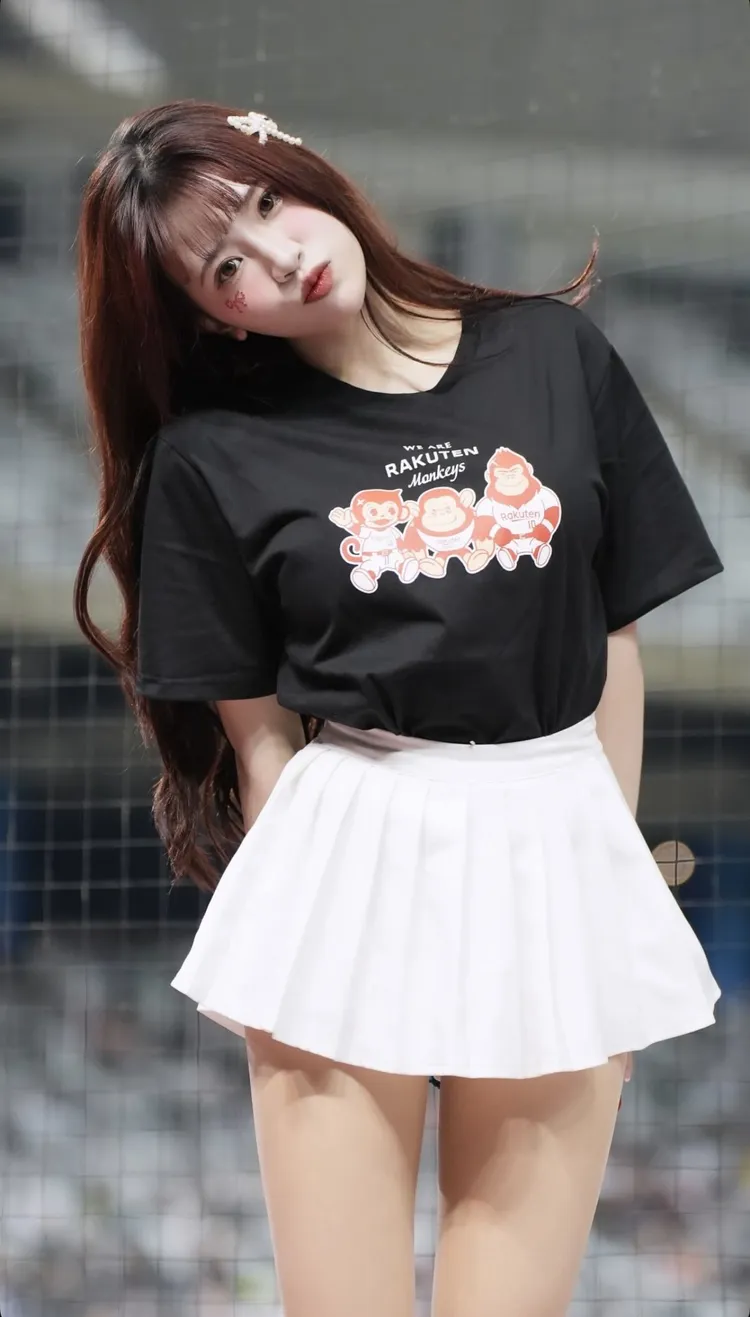 熊霓稱應援時被球迷偷看底裙。翻攝熊霓Threads