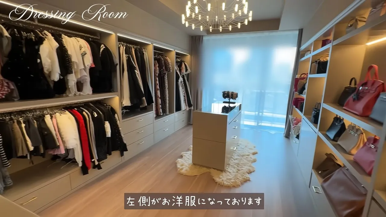 板野友美的衣物间,服装几乎都是自己的品牌。翻摄板野友美YT