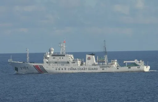 中國海警船侵擾東沙海域 海巡「台南艦」趕赴驅離