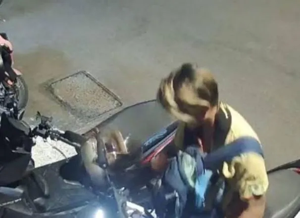 女大生PO上疑似偷走機車的竊嫌。翻攝臉書