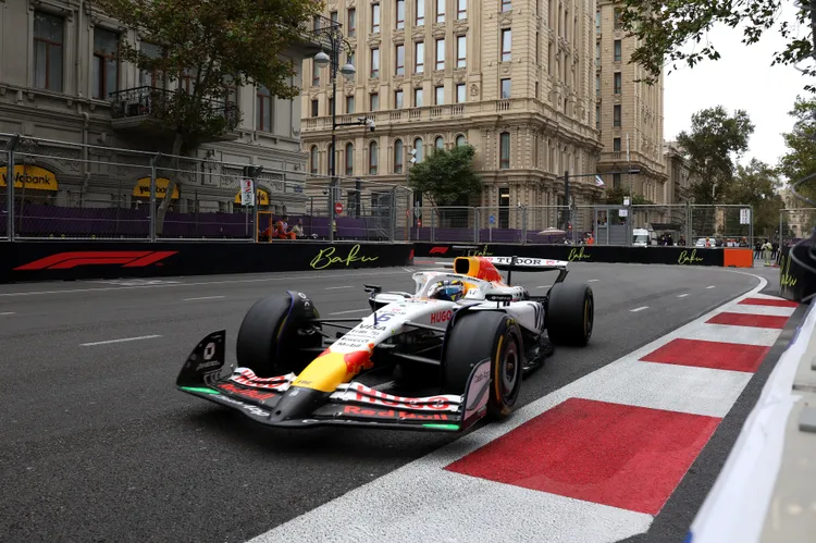 Visa Cash App Racing Bulls的Isack Hadjar 成功以第十名搶進積分區，為車隊帶來雙車得分的亮眼成績。Red Bull提供