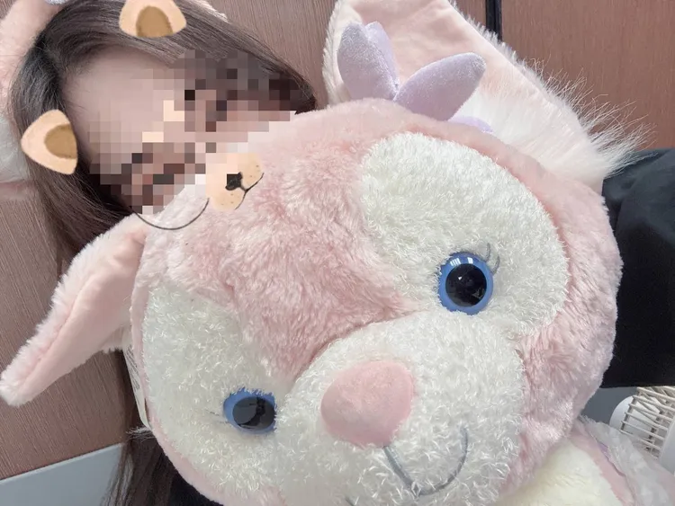 該集團派出女機手與被害人見面以取信。警方提供