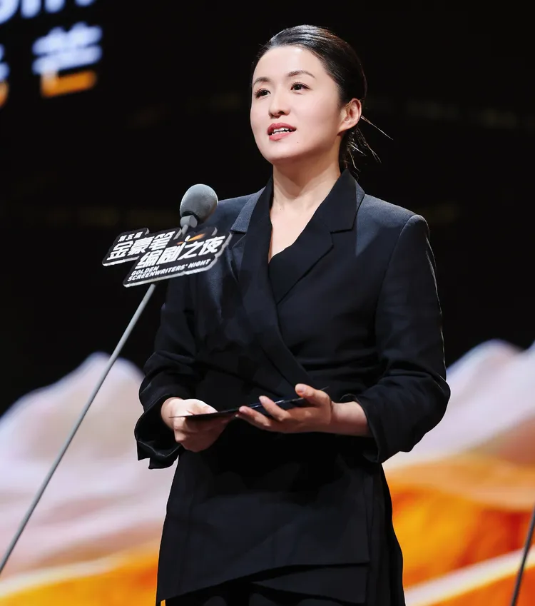 秦雯是《繁花》片尾的唯一編劇。翻攝秦雯微博