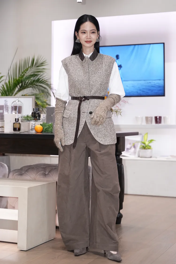 曾之喬以一身俐落的馬術風格造型現身。彭欣偉攝