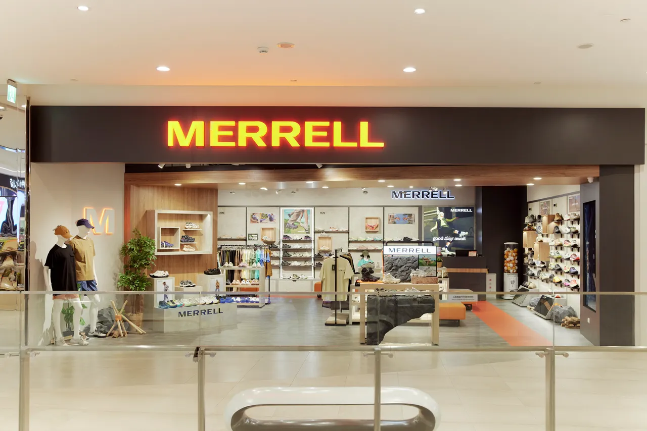 MERRELL与高端支线1TRL系列进驻南港LaLaport。品牌提供