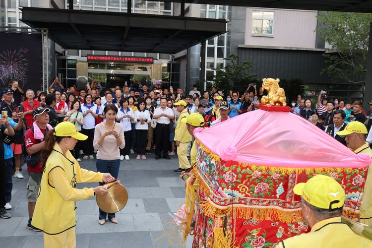 200年頭一遭！白沙屯媽祖首抵南投縣府　許淑華率隊為花蓮祈福