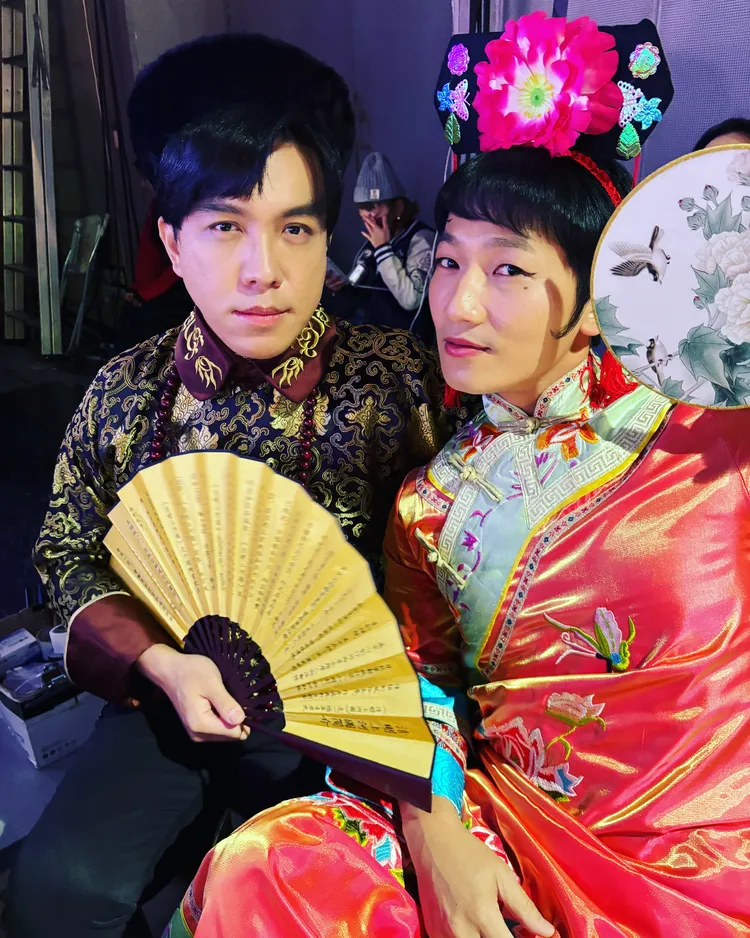 許志豪（左）、蔡昌憲曾扮過「格格與王爺」。三立提供