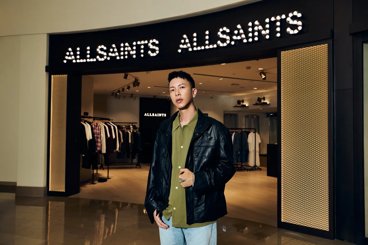 小春出席ALLSAINTS新店开幕活动。品牌提供