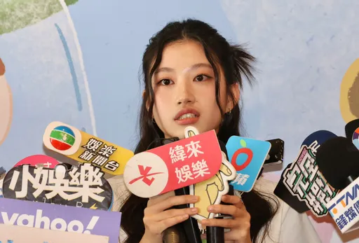 李千娜21歲正妹女兒經紀被媽媽一把抓 罕見露面竟哽咽哭了