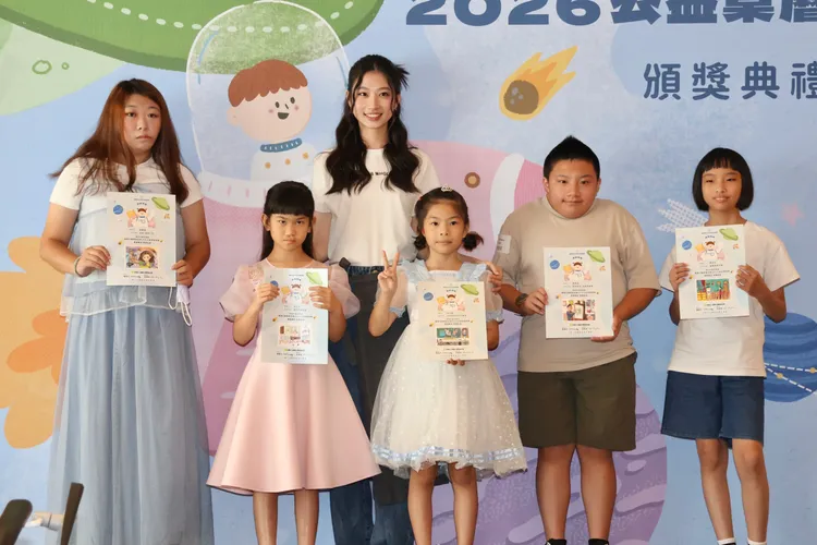 顧穎為受助兒童公益站台。莊宗達攝