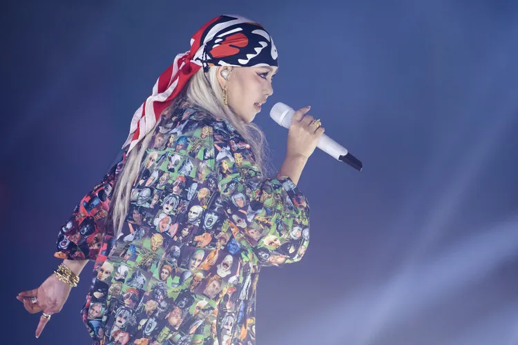 張惠妹為中職球星林智勝引退系列賽獻唱，戴上Tiffany珠寶更添魅力。聲動娛樂提供