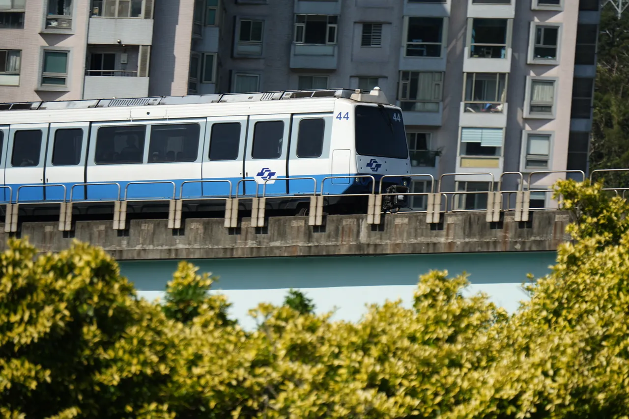 北市警告捷运补助遭腰斩,恐冲击市民交通建设权益。彭欣伟摄