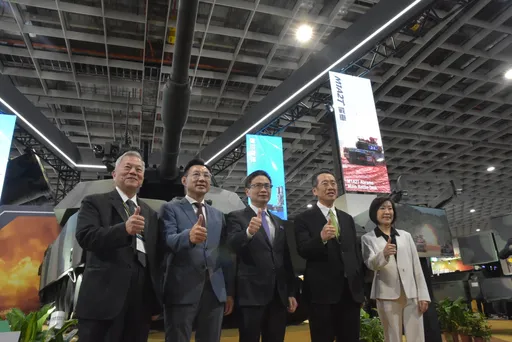 参观2025台北航太国防展 顾立雄:特别预算项目仍在规划中
