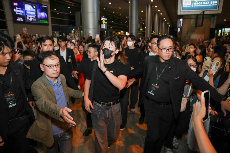 許光漢抵達越南粉絲接機盛況。甲上提供