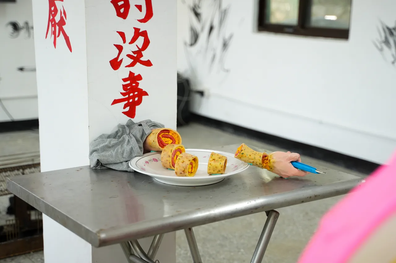 倪祥《「我是對的」外傳 - ［欠打］》。田欣雲攝影