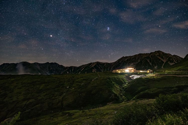 雄獅獨包日本立山飯店觀星！釜山煙火秀　阿里山蒸汽檜木列車賞楓