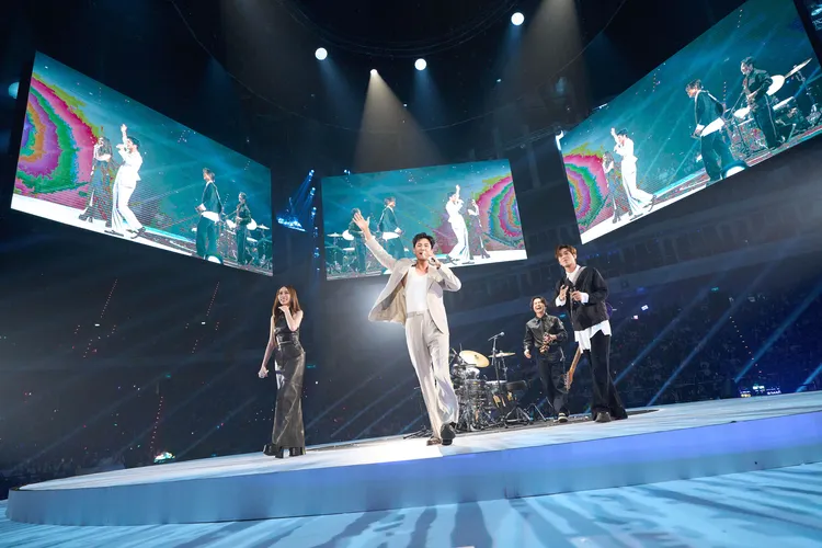 周興哲與告五人合唱《以後別做朋友》。星空飛騰提供