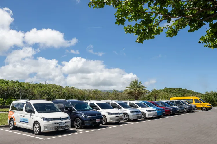 福斯商旅旗下Caddy Maxi、Caravelle、Crafter組成福祉車車隊提供無障礙接駁。業者提供