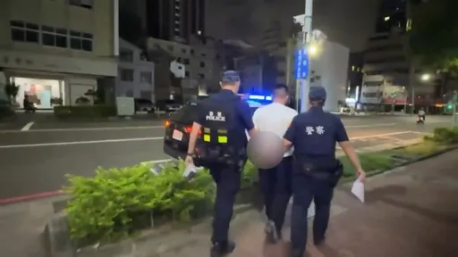 高雄輕軌驚現「攝」狼!正妹險遭殃 大背包有小攝影機!2罪等著他