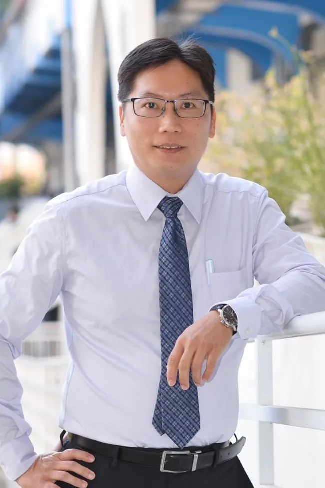 謝文明律師呼籲診所及醫師，使用非法醫材絕非「成本考量」或「短期方便」，而是直接將診所及個人置於刑事責任、民事求償、品牌信譽受損及醫師執業風險的多重危機之中。一旦被查緝，不僅可能面臨刑期與巨額罰金，更會徹底喪失消費者信任。