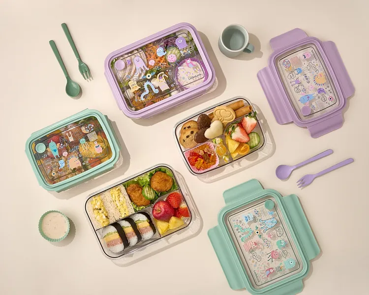 樂扣樂扣「怪好吃ECOZEN三分隔便當盒」，選用天然植物來源ECOZEN環保材質，添加取自玉米、小麥等穀物中提取之原料，可減碳約2/3，通過SGS檢驗，不含BPA及塑化劑。三分隔設計也方便控管熱量攝取，不串味，守護餐餐均衡；晶透輕巧、不易卡髒不留異味，四面環扣設計，擁有絕佳密封效果，微波加熱也安心。LocknLock樂扣樂扣提供