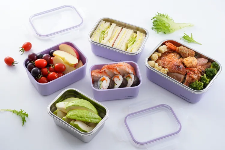 樂扣樂扣「可微波玩美Match不鏽鋼隔熱便當盒」，內盒採食品級304不鏽鋼，可直接進微波；外層PP隔熱不燙手，輕巧便攜。可拆雙層設計靈活多變，使用彈性高，收納省空間。搭配四面環扣，密封防漏效果更升級。LocknLock樂扣樂扣提供