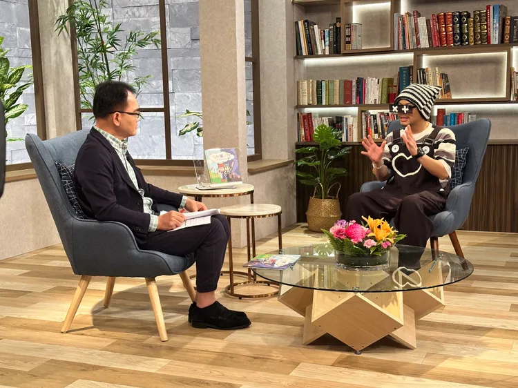 黃明志登上《話時代人物》。三立提供