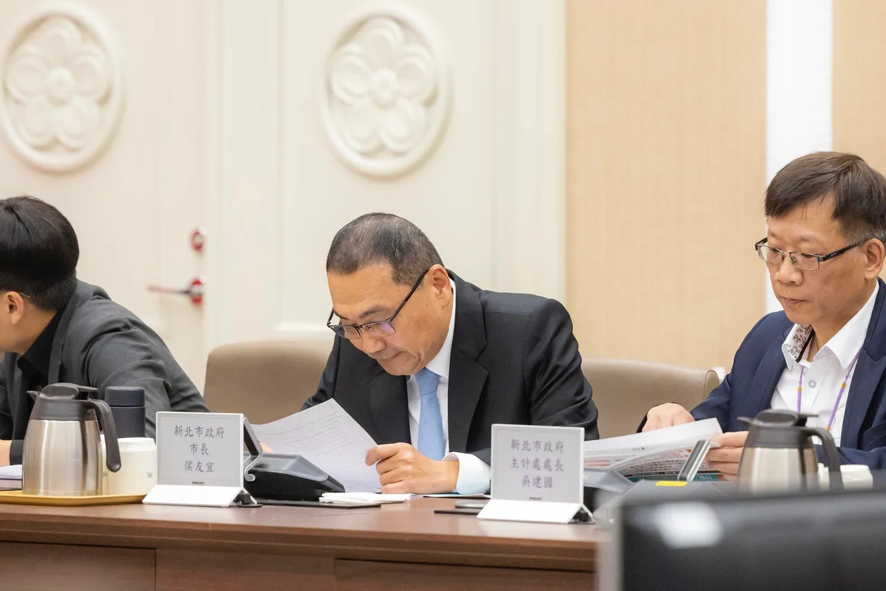 新北市长侯友宜13日赴行政院讨论财划法。新北市府提供