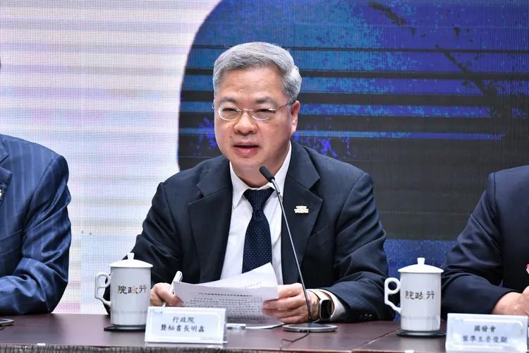 行政院長秘書長龔明鑫轉任經濟部長當日批，今年最低工資調整公式「不是那麼適當」。行政院提供