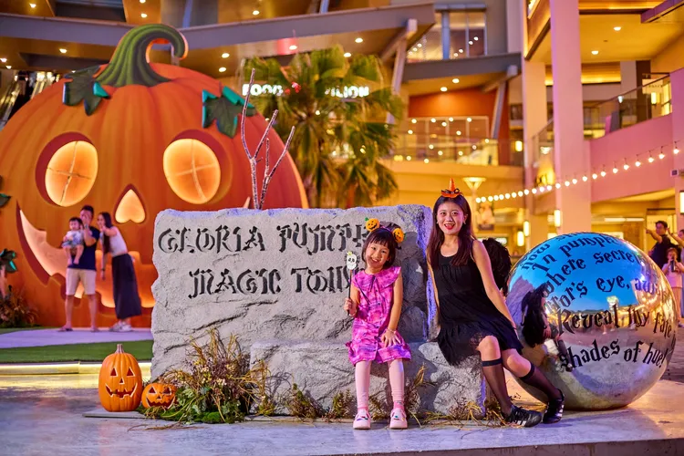 各式趣味打卡點迎接大小朋友在萬聖節慶中踏入魔法奇境。業者提供