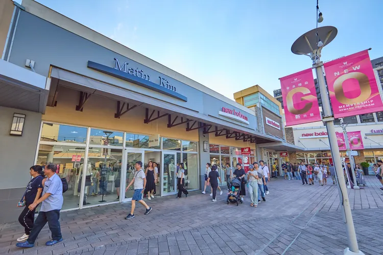 韓國設計師品牌 Matin Kim的全台灣首間Outlet就在華泰名品城。業者提供