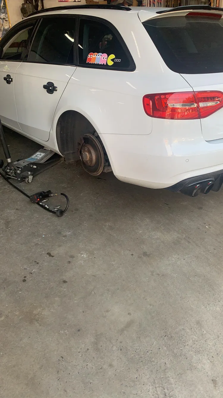 有受害車主貼出補胎畫面。翻攝Threads