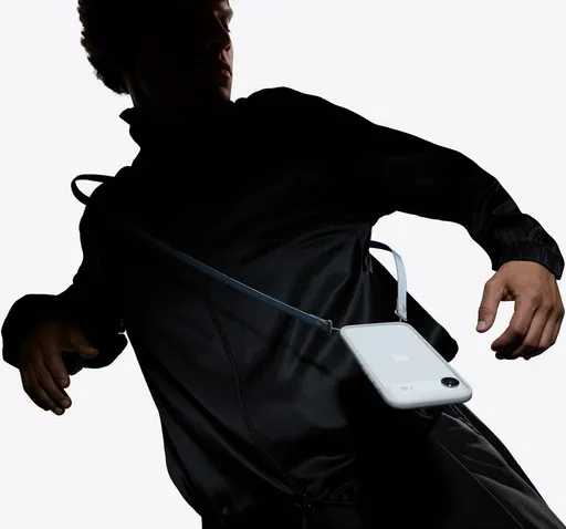 Apple全新斜背挂绳亮相 iPhone 17全系列适用