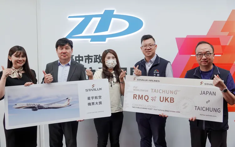 來自大雅的張小姐在生日當天抽中台中通日本商務艙機票。市府提供