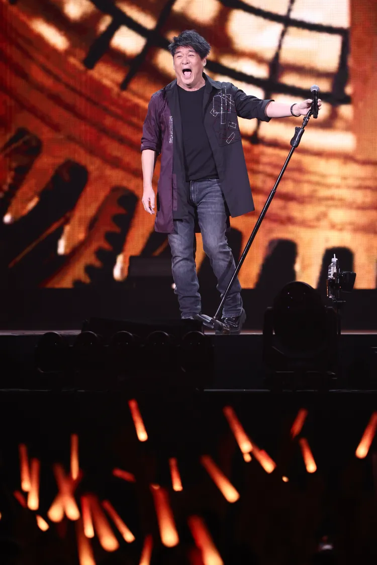 周華健攻蛋發生麥克風沒聲音事故，表情十分豐富。彭欣偉攝