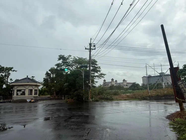 真理大學麻豆校區停招後，周邊開發就陷入停滯。莊曜聰攝