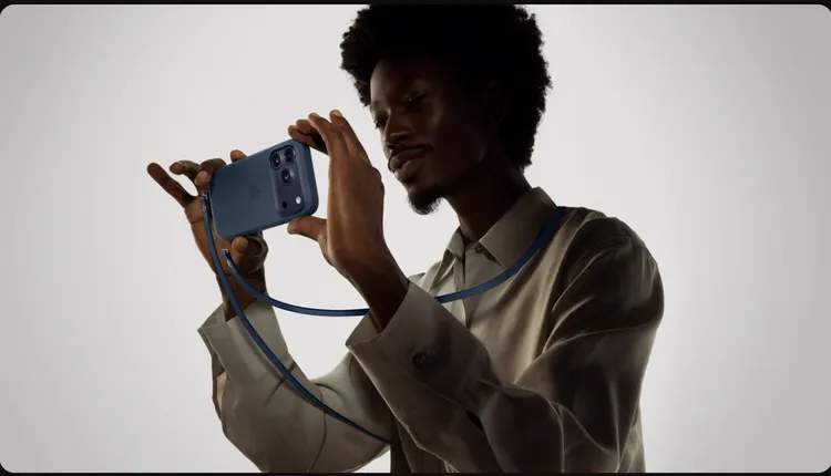 此次也隨新機推出保護殼、磁吸側背帶，iPhone Air專屬的MagSafe行動電源。Apple發表會