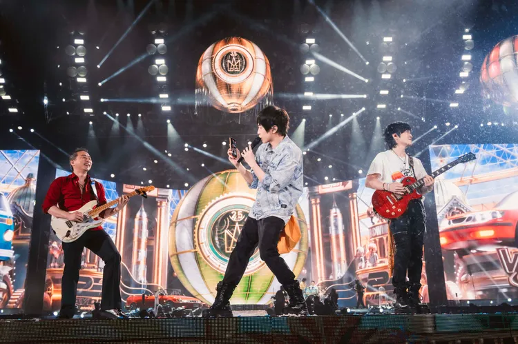 五月天長沙接受粉絲點歌，搞笑變饒舌團體。相信音樂提供