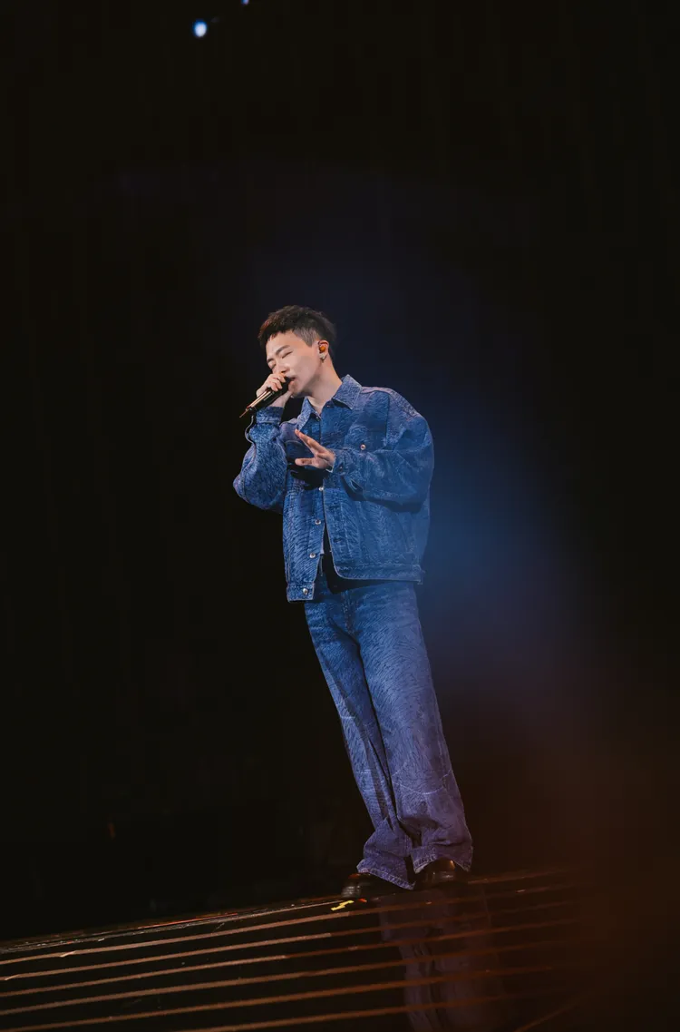 蕭秉治擔任開場嘉賓。相信音樂提供