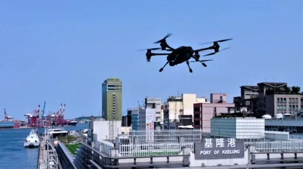 必須先向港務公司申請在基隆港飛行無人機。圖為中華電信以無人機協助港灣巡檢,中華電信提供
