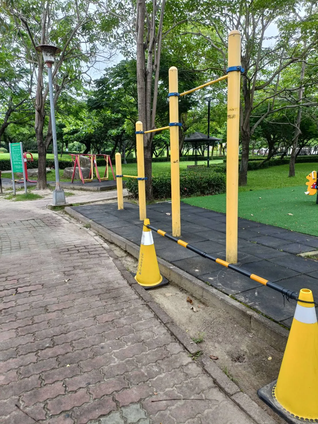 發生意外潮洋公園單槓。林祈烽提供